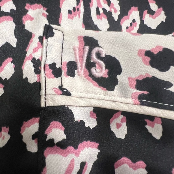NWOT Victoria's Secret Black w/Pink Cheetah Print | Long Sleeve Pajama Top Sz XS - Picture 3 of 6
